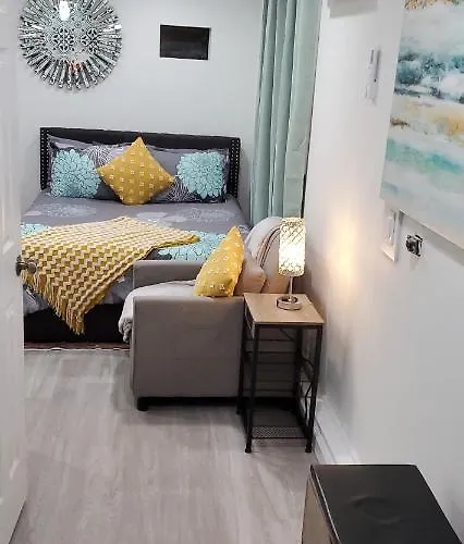 Eleg Stu Apt With Lux Amnts Steps Frm Nautical Mile